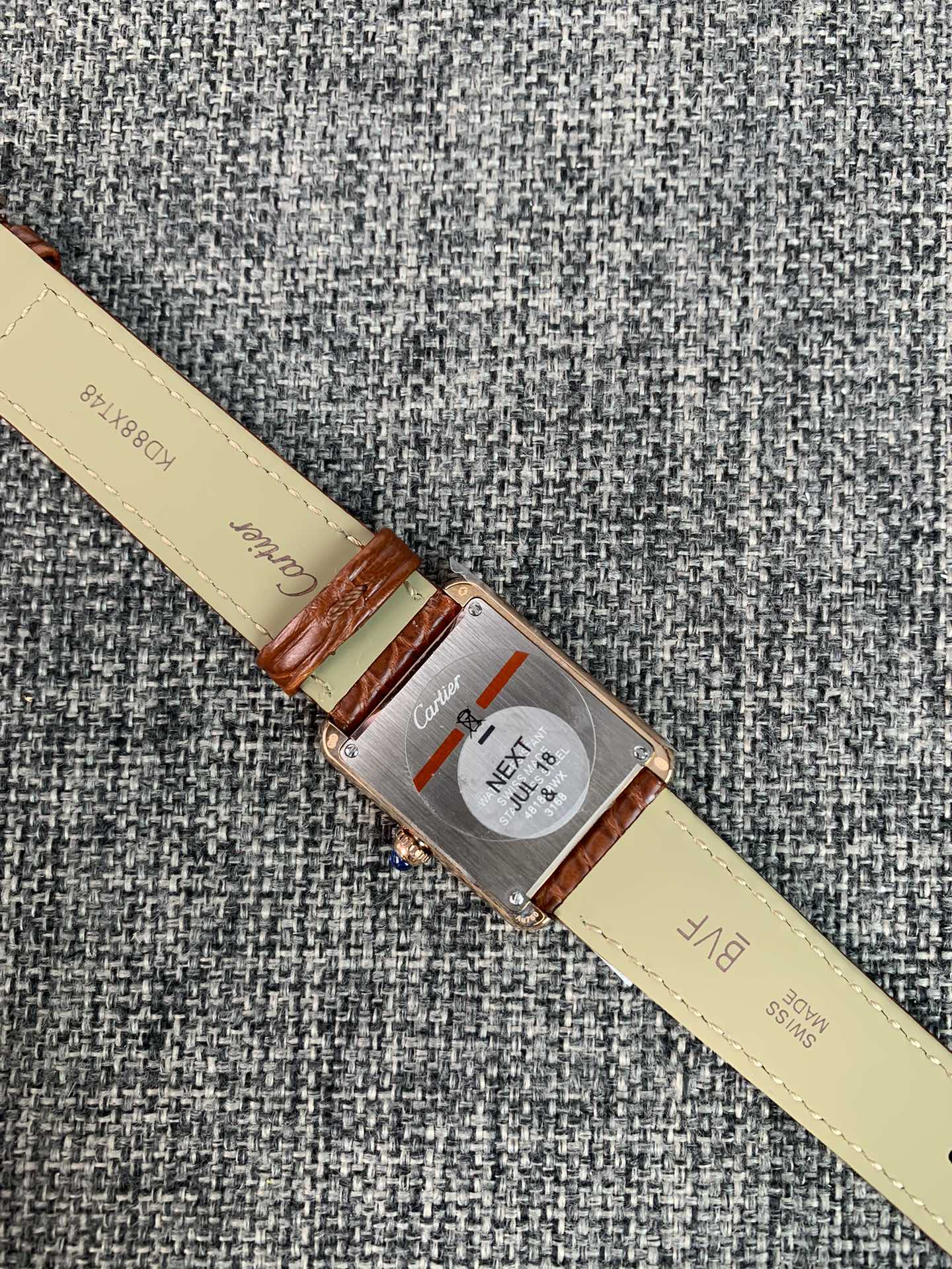 Cartier Tank W1529856 Replica Watch for Men - Quartz 22mm Rose Gold - Image 3