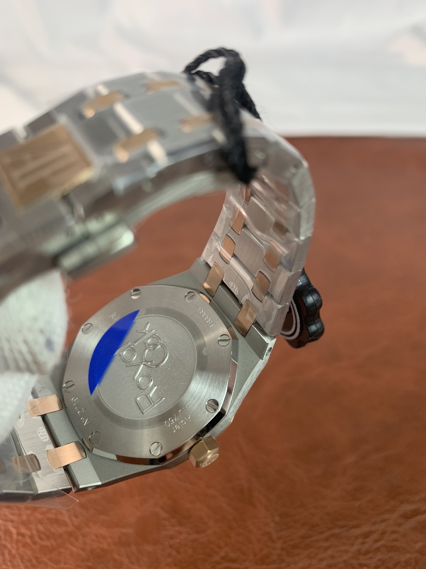 Audemars Piguet Royal Oak 37mm Replica Watch for Women - Swiss Quartz - Image 4
