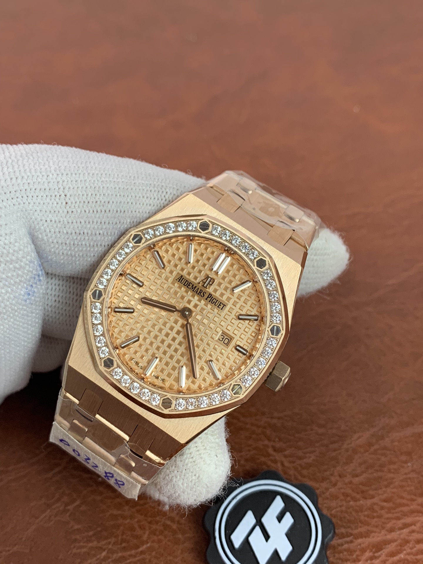 Audemars Piguet Royal Oak Ladies 33mm Quartz Watch - 67651OR.ZZ.1261OR.03 Replica - Image 4