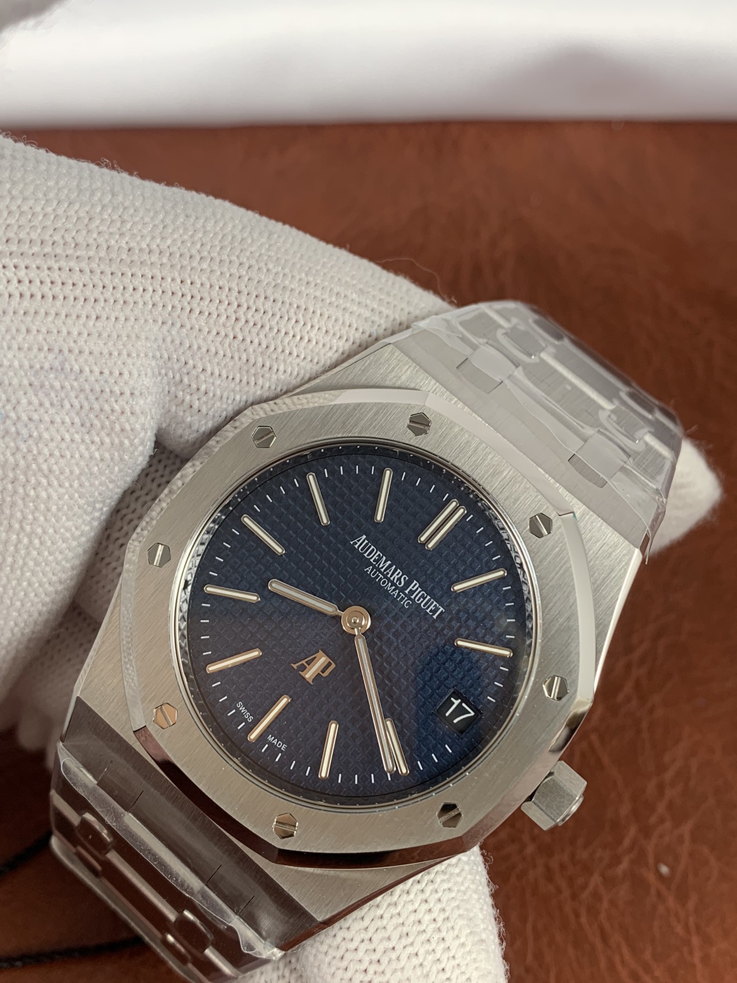 Audemars Piguet Royal Oak Jumbo 15202 Replica - 39mm Men's Watch | ETA8800 - Image 3