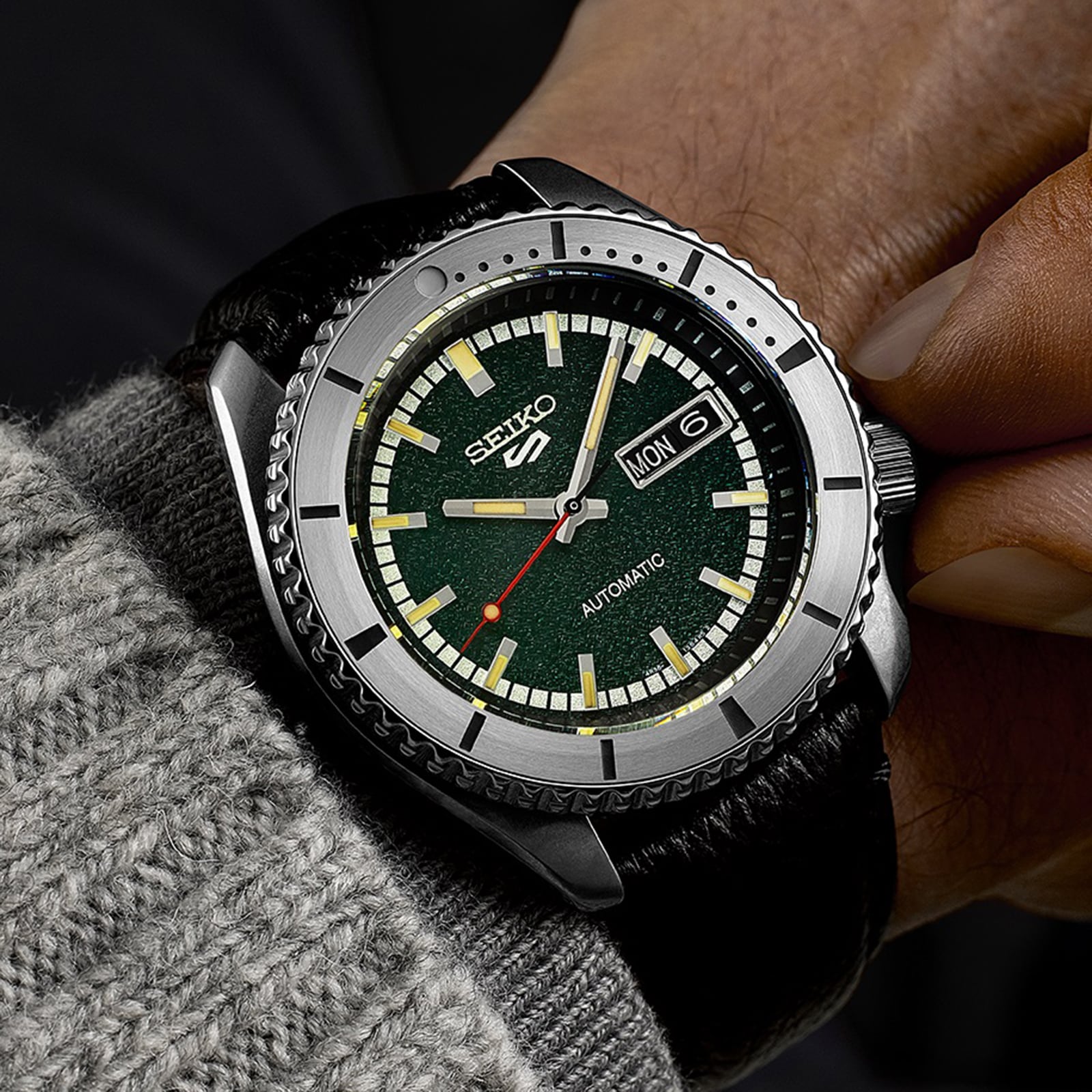Seiko 5 Sports SRPJ91K1 Automatic Green Dial - Stainless Steel Watch - Image 3