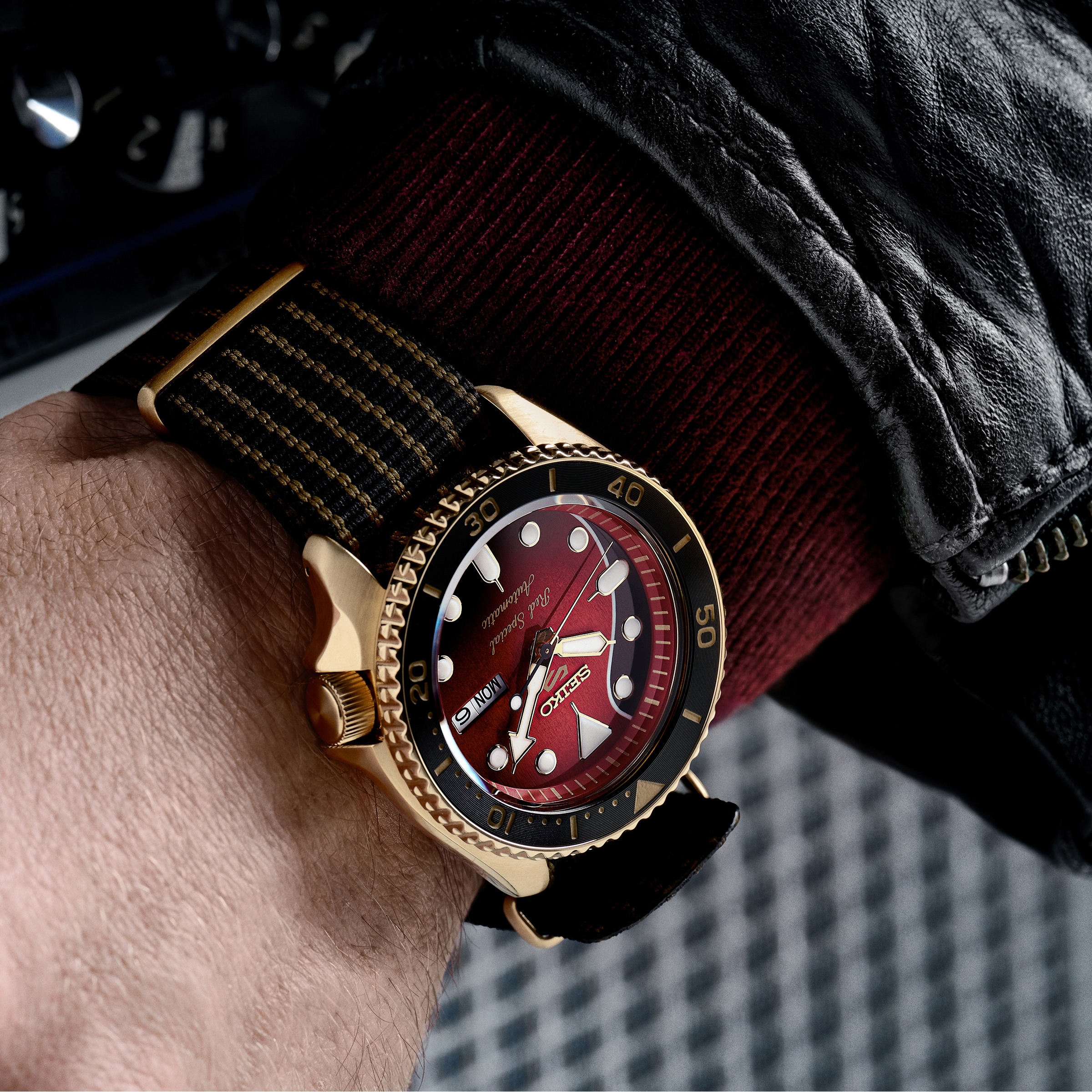 Seiko 5 Sports SRPH80K1 | Red Dial | Manual Winding | 42.5mm - Image 3