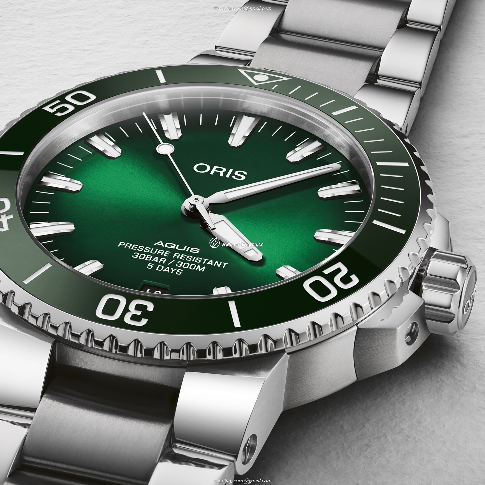 Oris Aquis Date Calibre 400 43.5mm Green Automatic Watch - Stainless Steel - Image 2