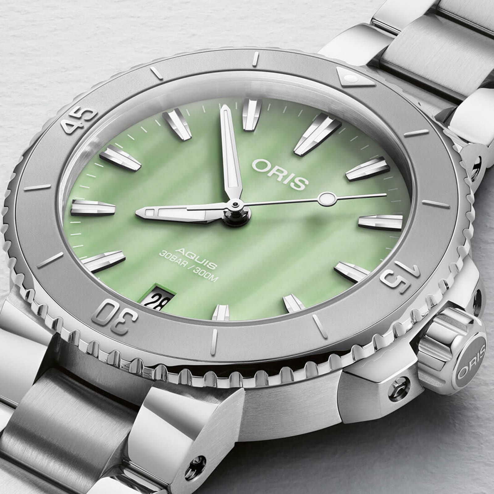 Oris Aquis Green Automatic Watch - 36.5mm Stainless Steel - 300M Water Resistant - Image 3