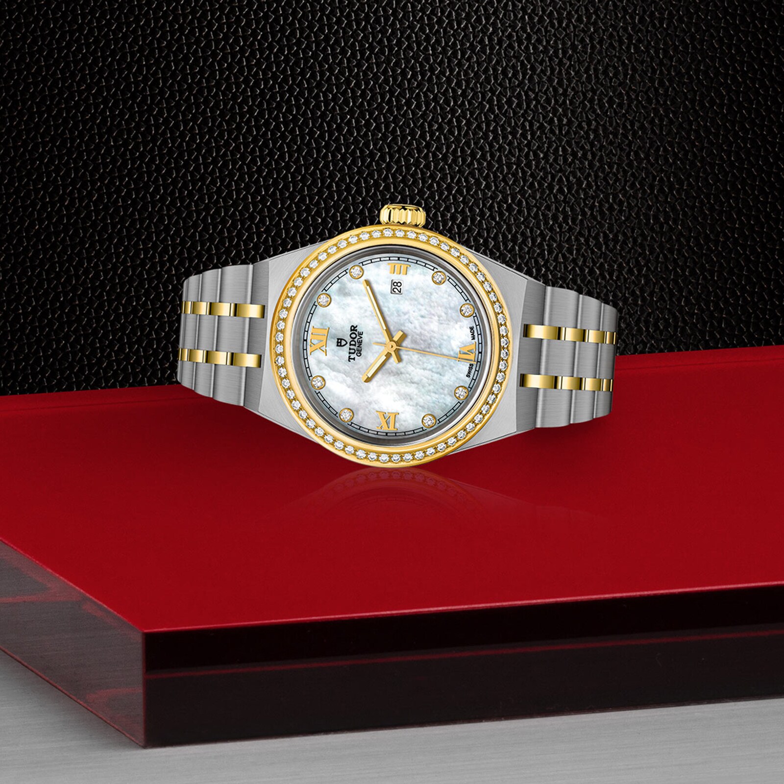 Tudor Royal 28mm Automatic Watch - White Dial & Diamond Markers - Image 3