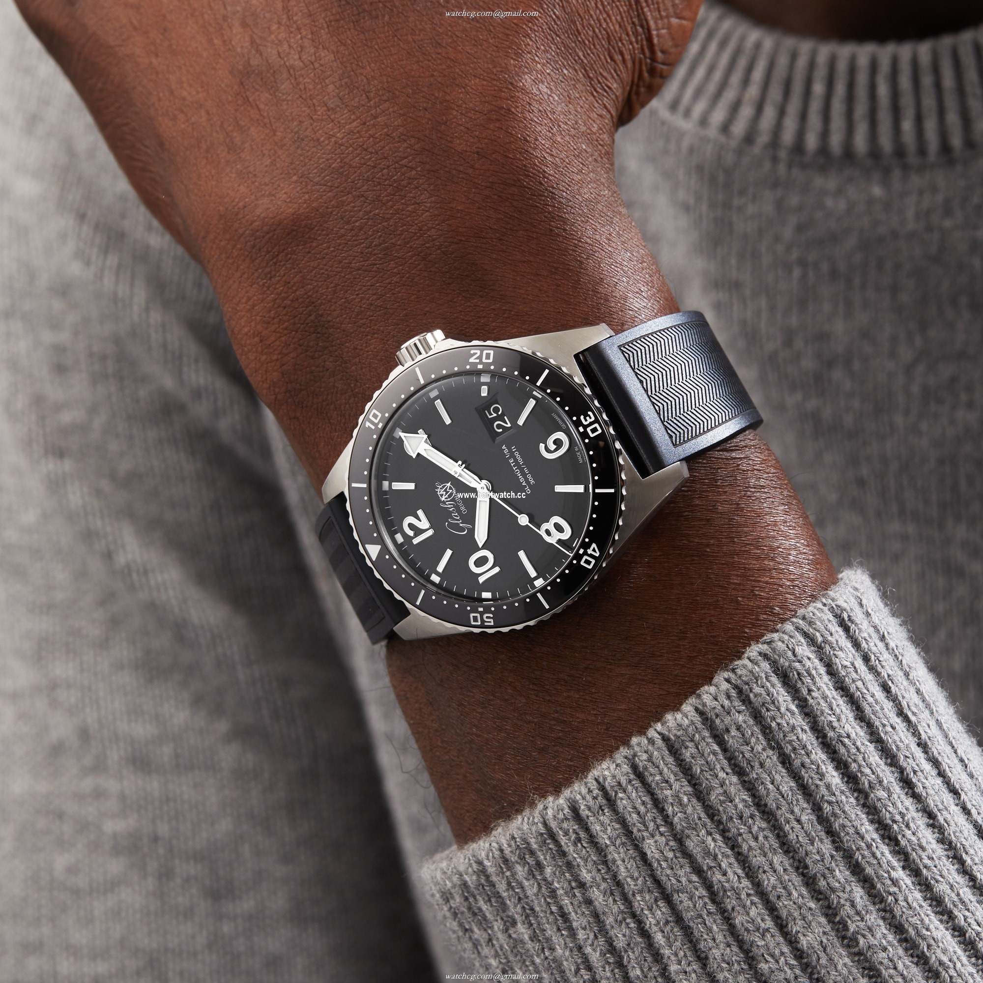 Glashuette Original SeaQ Automatic Black - 43.2mm Stainless Steel - 300m Water Resistant - Image 2