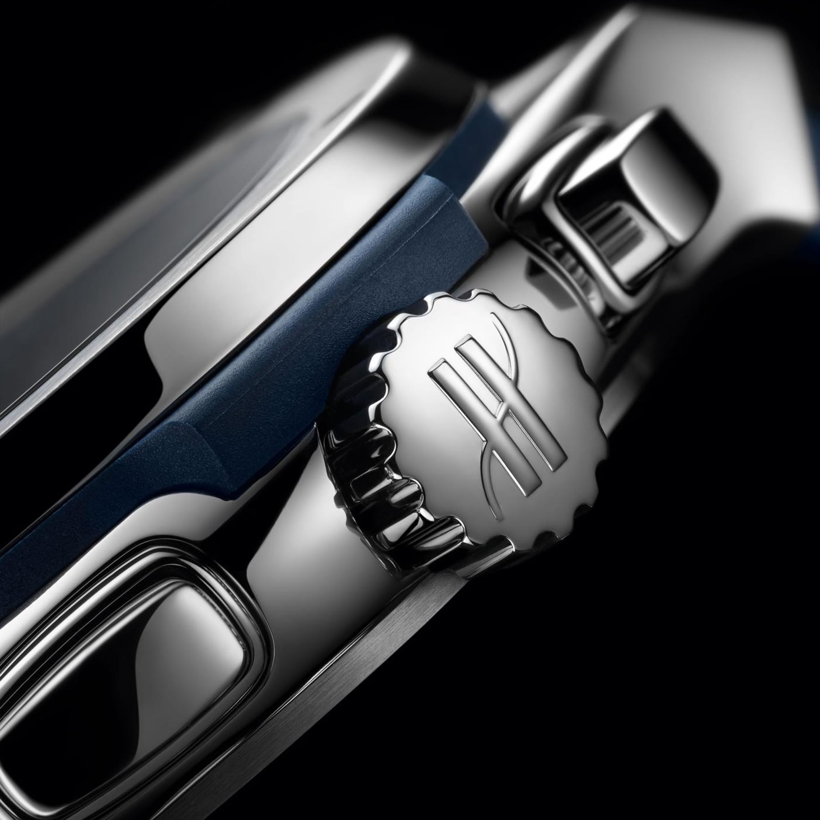 Hublot Classic Fusion 541.NX.7170.RX - 42mm Titanium Automatic Blue Watch - Image 4