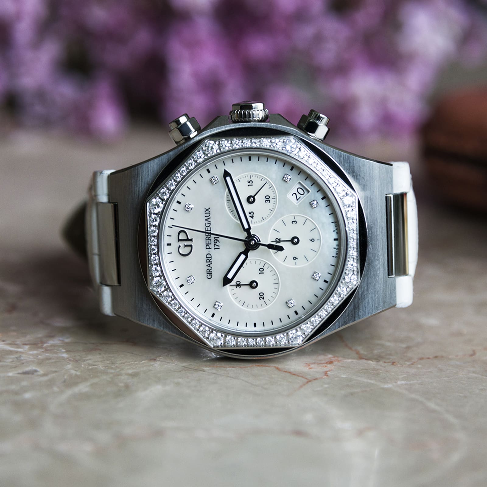 Girard-Perregaux Laureato 38mm Steel Automatic Watch - Mother of Pearl Dial - Image 3