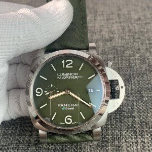 Panerai Luminor 8 Days GMT PAM00233 Replica - 44mm Men's Watch | Swiss P900