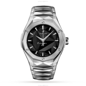 Hublot Classic Fusion 40mm Titanium Automatic Watch - Black Dial